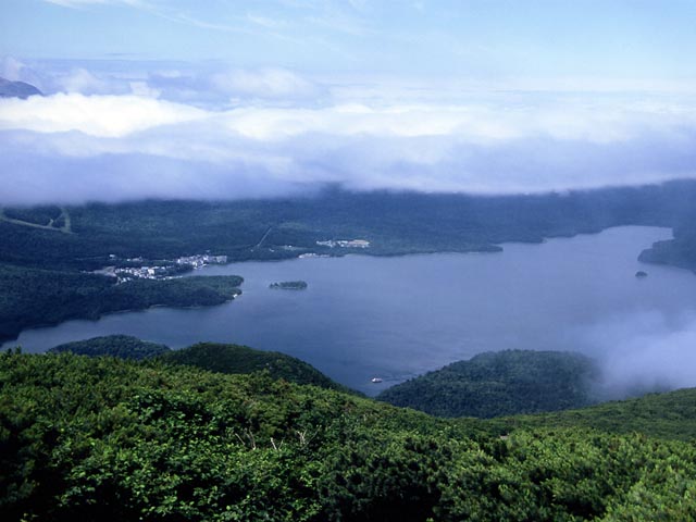 阿寒湖と雌阿寒岳の絶景